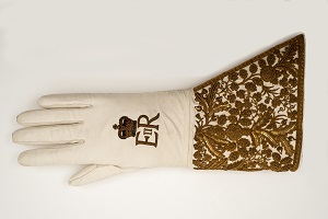 Elizabeth II Glove